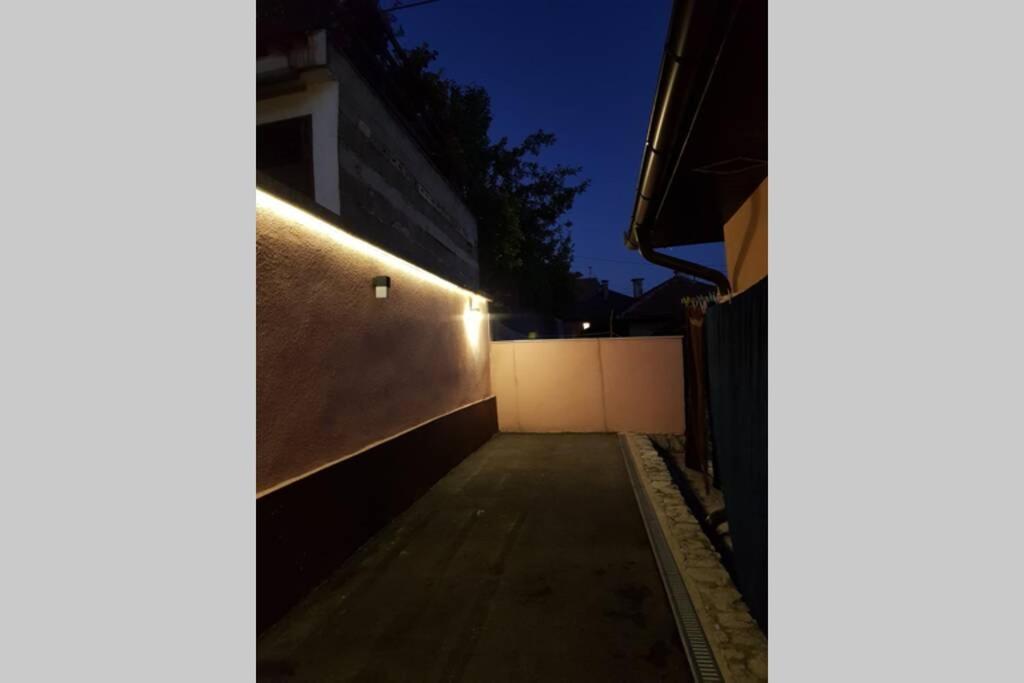 Apartman Sa Garazom I Internetom SJJ Extérieur photo